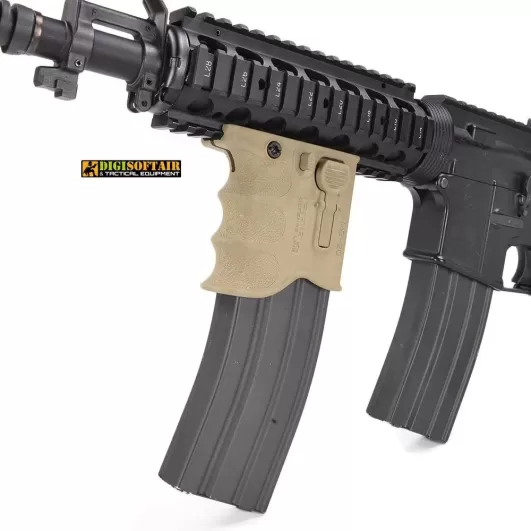 FAB DEFENSE IMPUGNATURA FRONTALE/PORTACARICATORE PER M16/M4