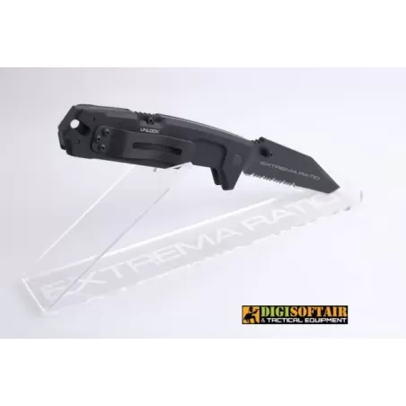 big-display-for-a-single-knife-extrema-ratio