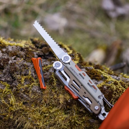 Leatherman Signal — outdoor multi-tool (Mesa Verde color)